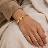 Habba Grain Link Bracelet – 18K gold plated stainless steel, styled lifestyle shot