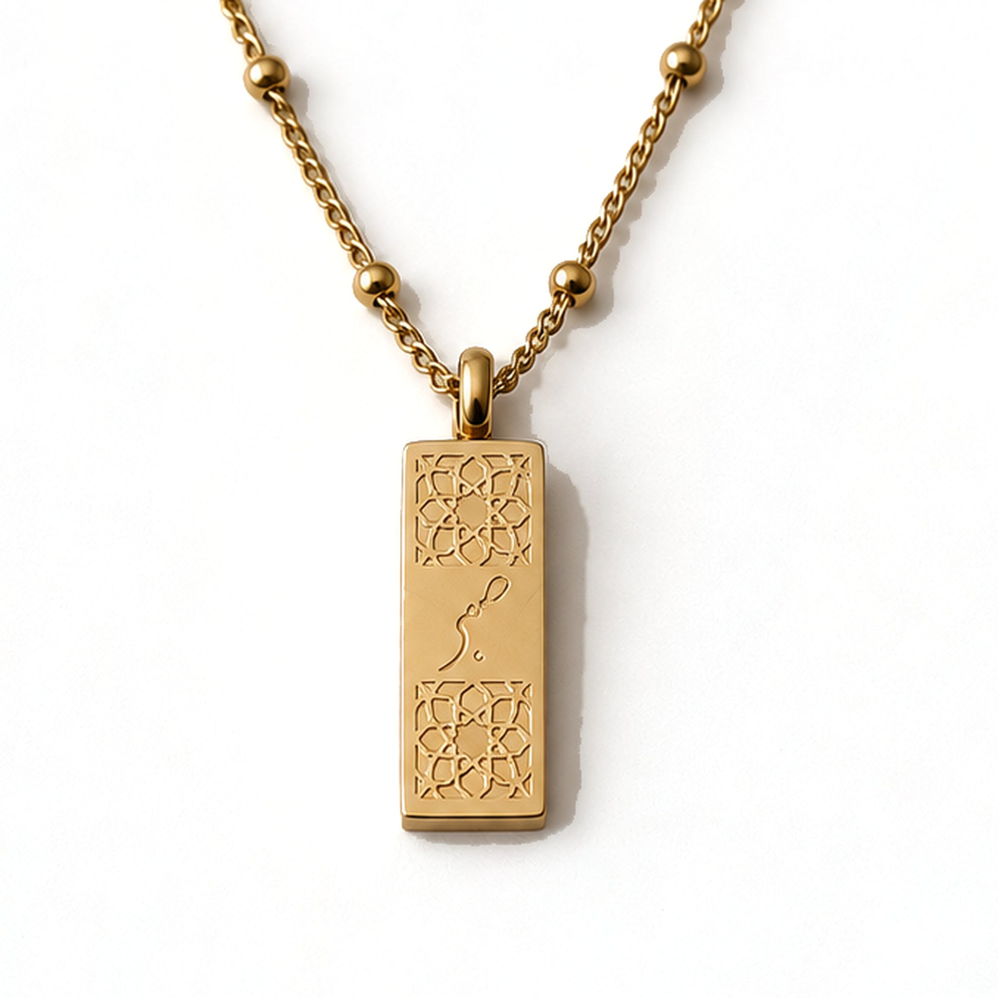 Sabr Bar Necklace with صبر Arabic calligraphy and Islamic geometric pattern – 18K Gold Plated, close-up