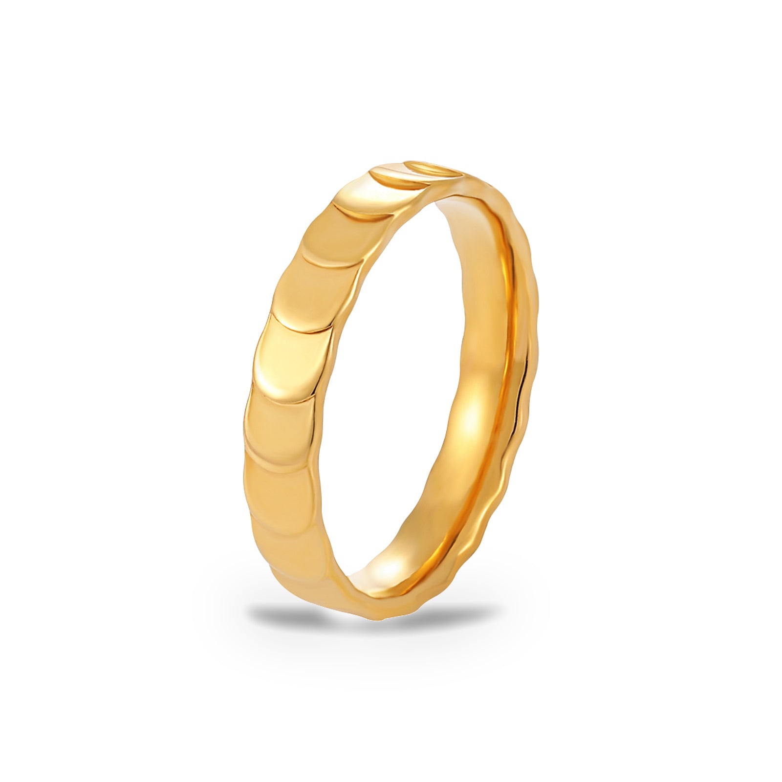 Zahra Petal Band Ring – 18K gold plated stainless steel, on a white background